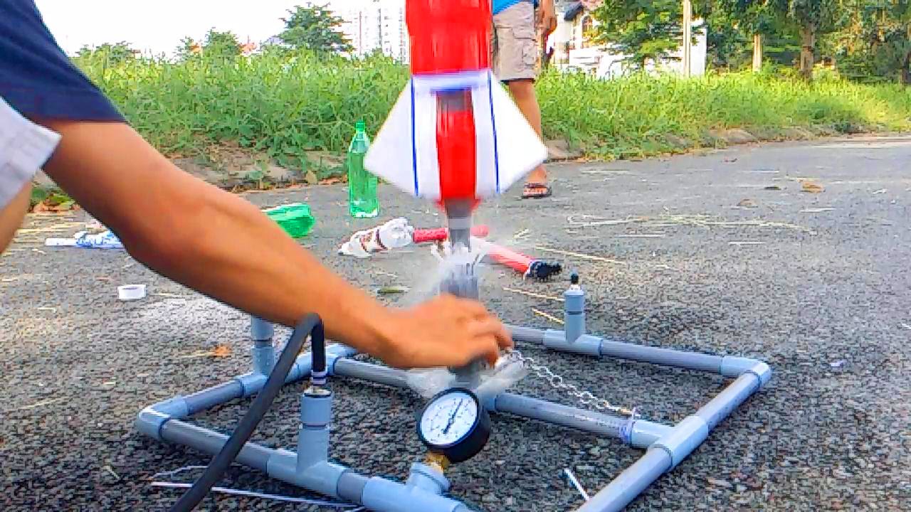 Chế tạo tên lửa nước